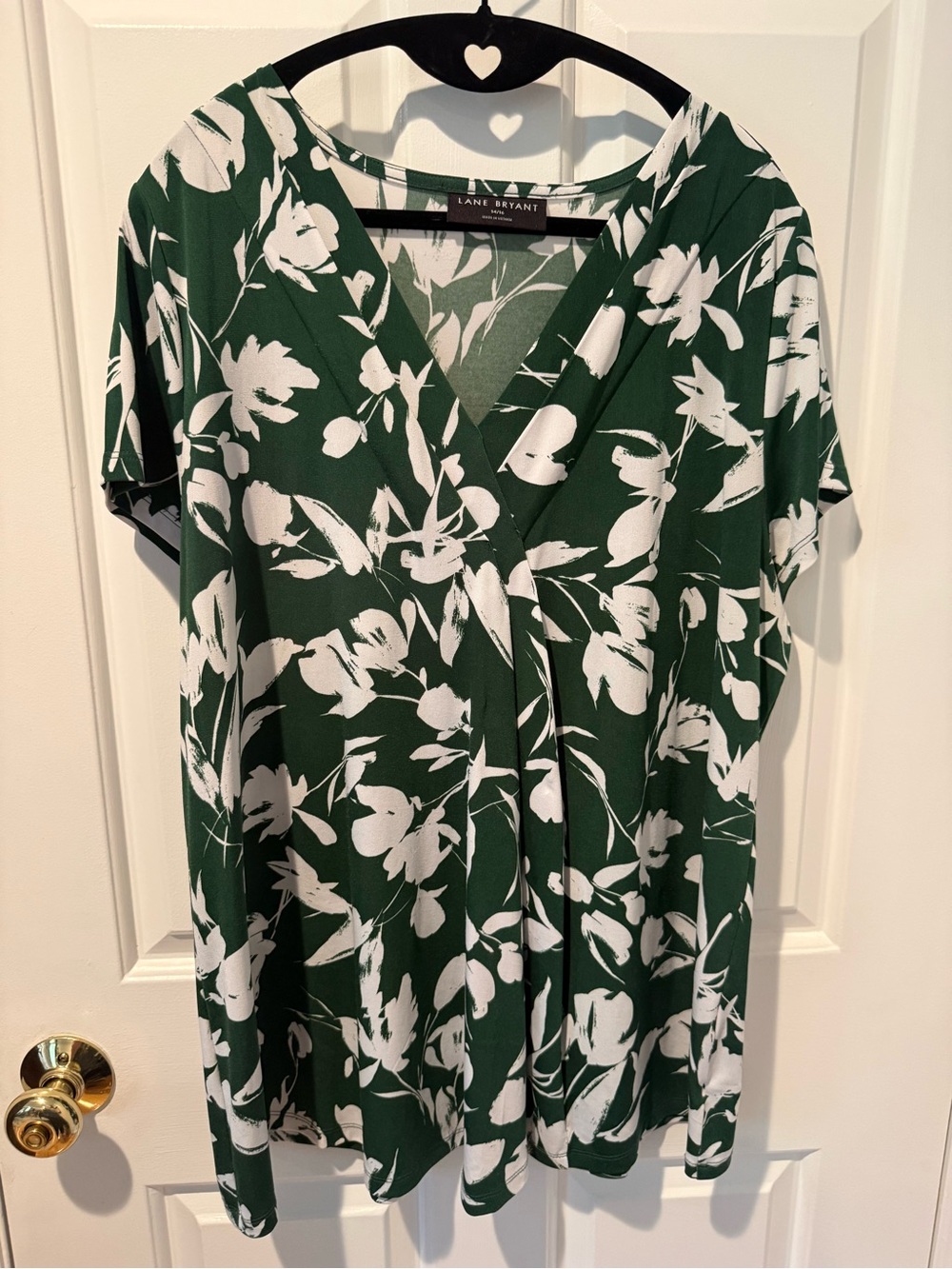 Lane Bryant Green and White Floral V-neck short sleeve top 14/16
